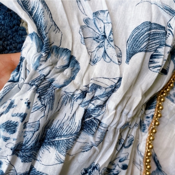 🦋 TRUE DESTINATIONS BOHO NAVY BLUE FLORAL BEACH COVERUP! - Picture 4 of 7